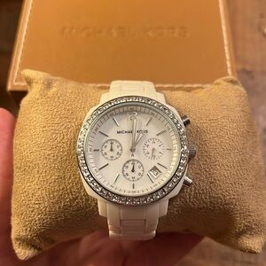 MICHAEL KORS MK-5079 White resin chronograph watch w/ rhinestones. New in box